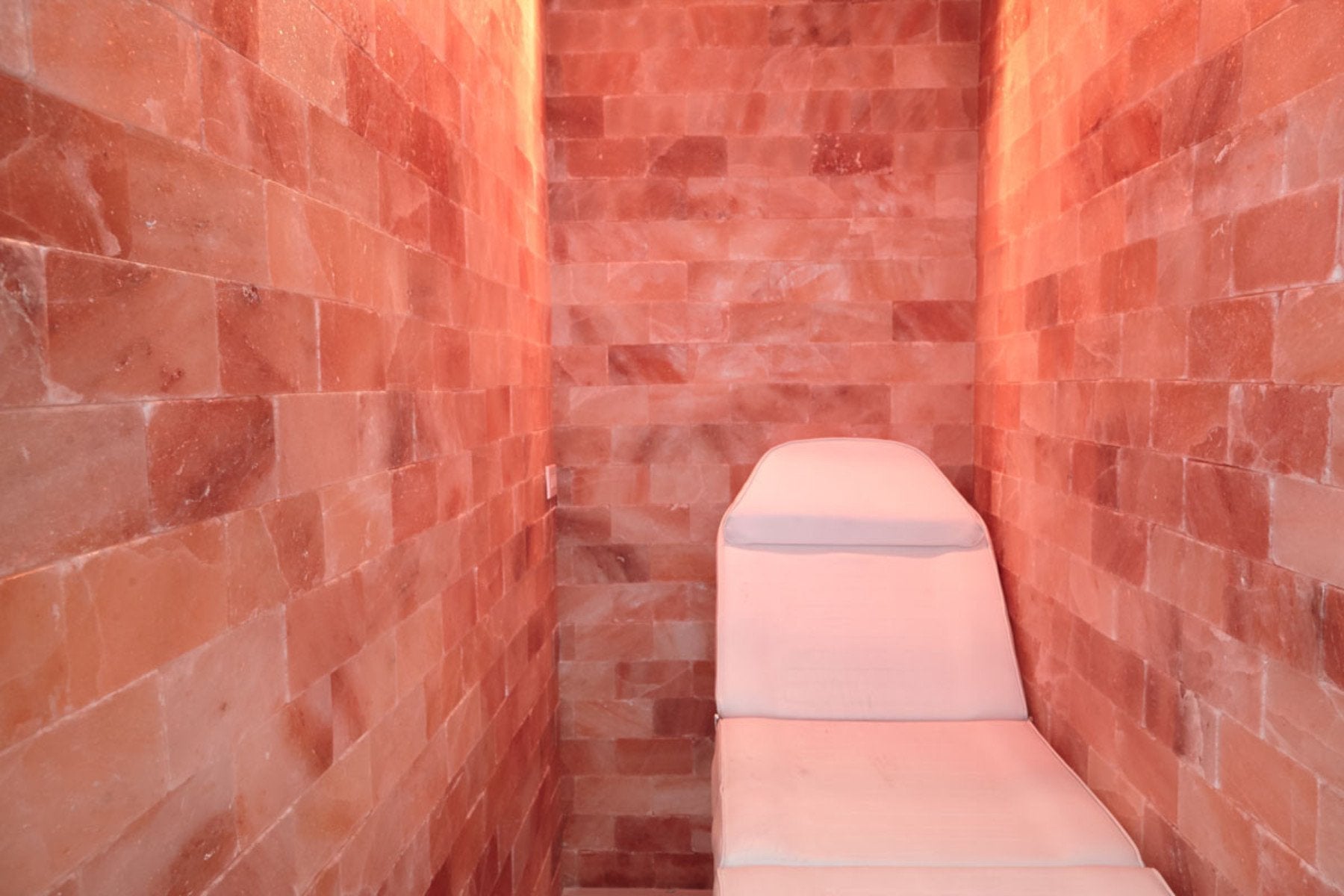 Black Tai Salt Co. Himalayan Salt Room 16' x 16' Surface Area - 256 Sq feet - 4"x8"x2" - Sauna Accessories